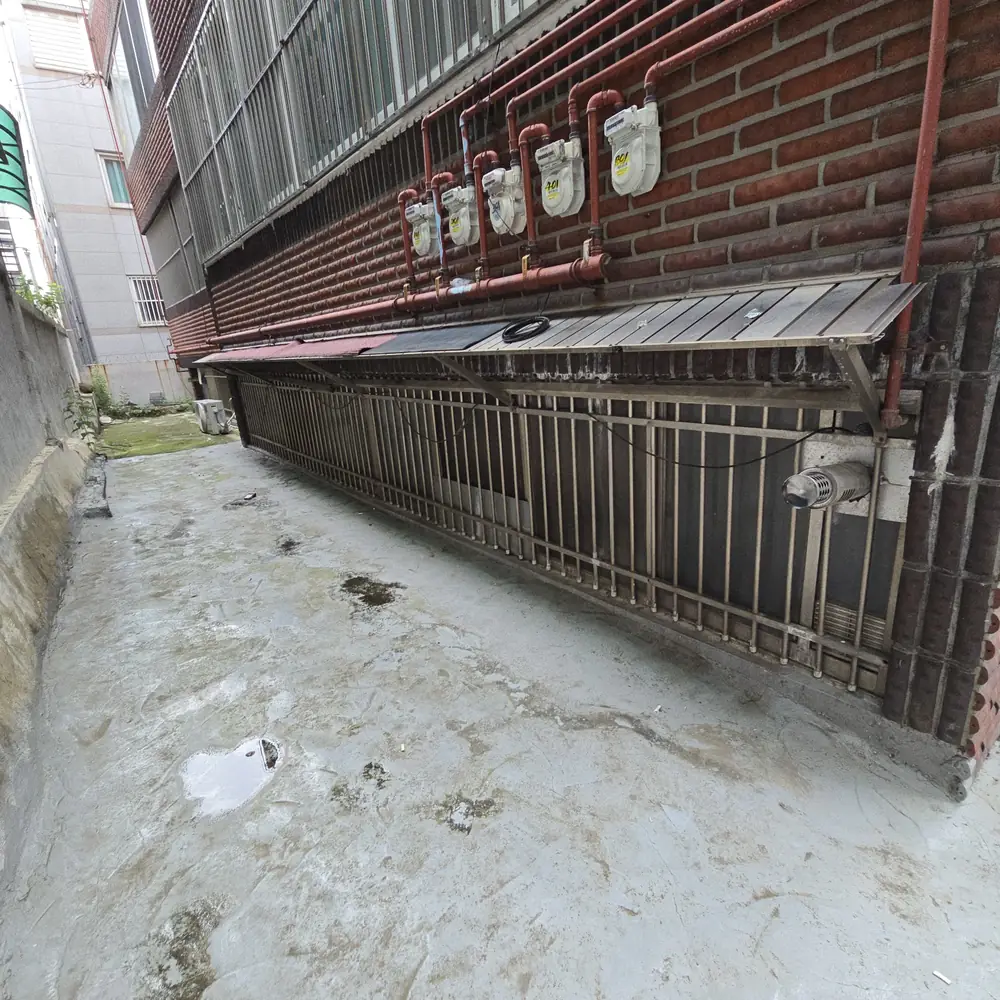 다세대주택 후면 통로 차수판 시공 전